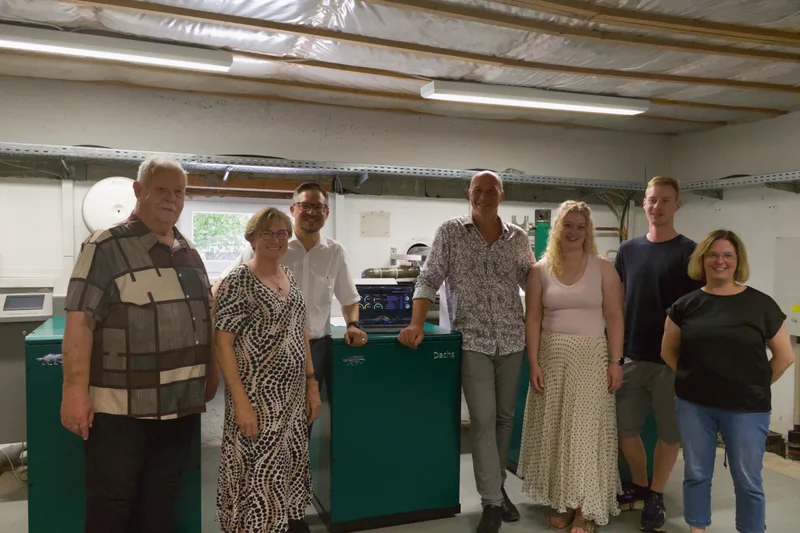 Gäste des ersten Energietags beim Austausch im Technikraum