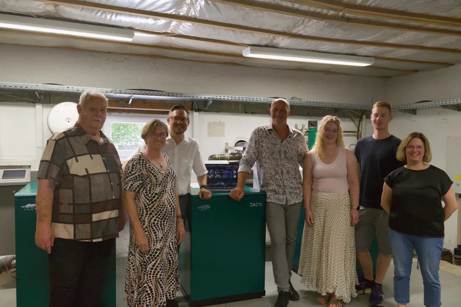 Besucherinnen und Besucher beim Energietag im Technikraum